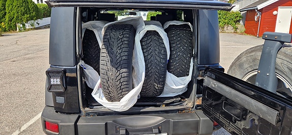 Jeep Wrangler 9 of 24