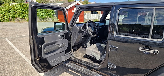 Jeep Wrangler 10 of 24