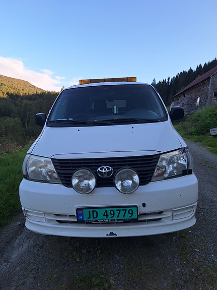 Toyota HiAce 2 of 19