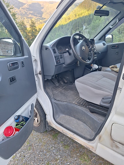 Toyota HiAce 7 of 19