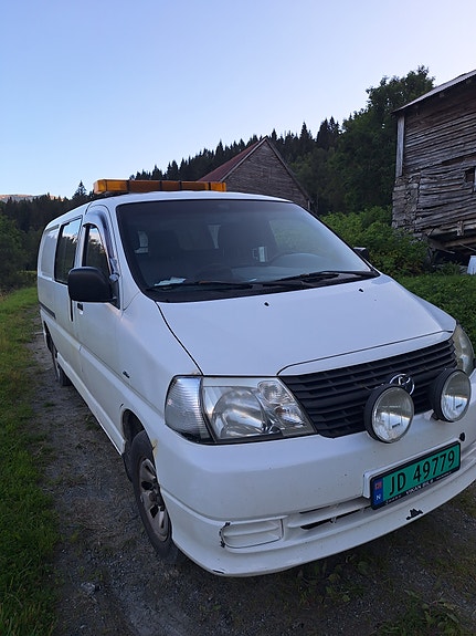 Toyota HiAce 3 of 19