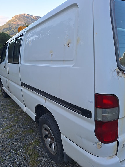 Toyota HiAce 4 of 19