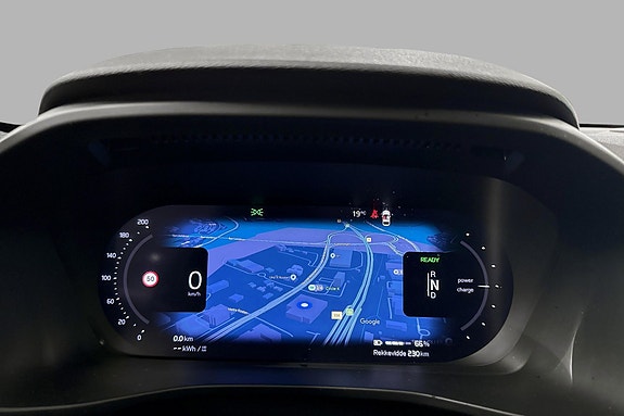 Volvo XC40 13 of 24