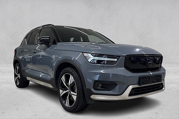 Volvo XC40 3 of 24