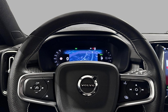 Volvo XC40 14 of 24
