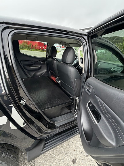 Mitsubishi L200 10 of 17
