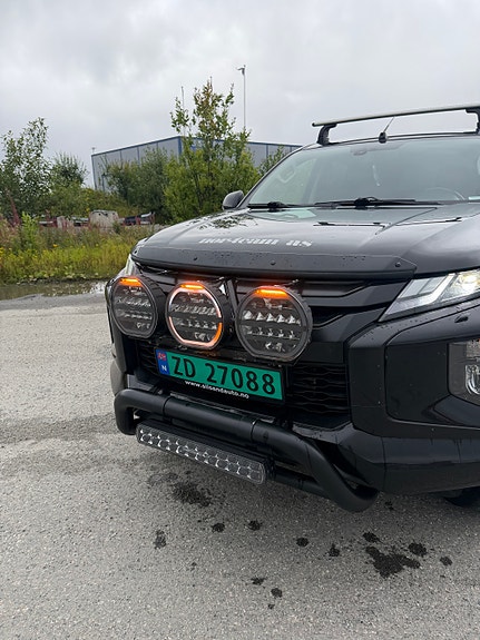 Mitsubishi L200 2 of 17