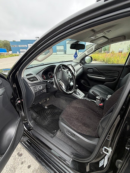 Mitsubishi L200 12 of 17