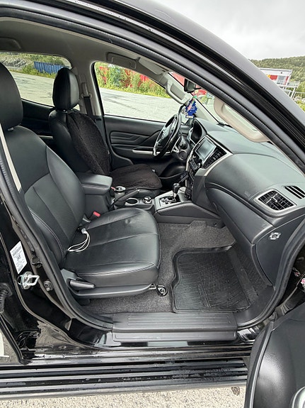 Mitsubishi L200 8 of 17