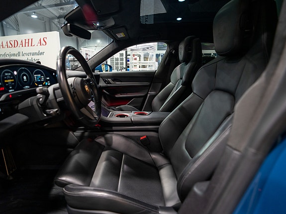 Porsche Taycan Cross Turismo 30 of 30