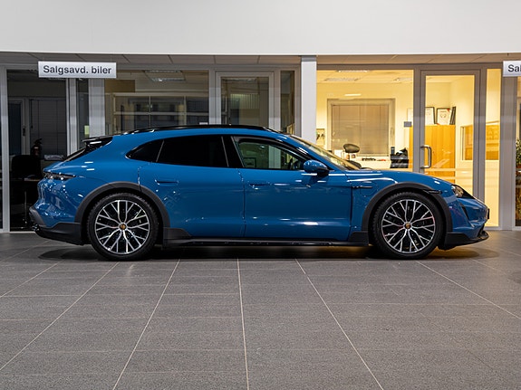Porsche Taycan Cross Turismo 7 of 30