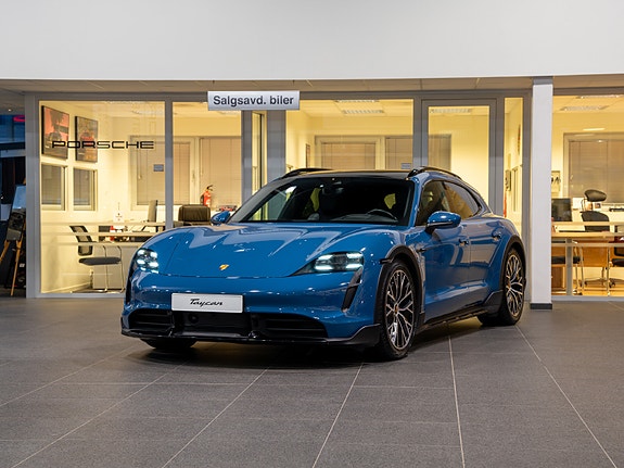 Porsche Taycan Cross Turismo 2 of 30