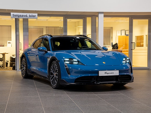 Porsche Taycan Cross Turismo 3 of 30