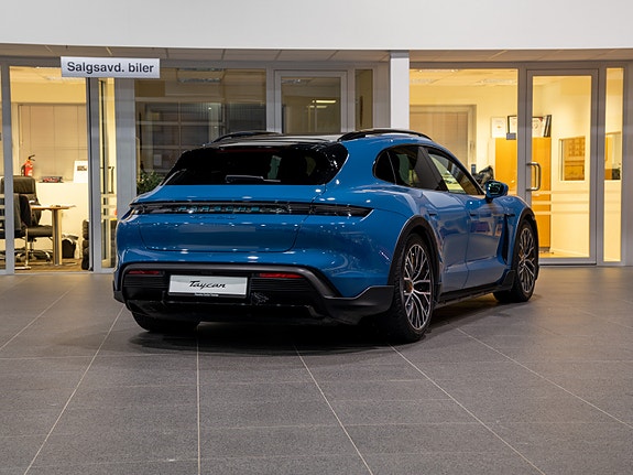 Porsche Taycan Cross Turismo 4 of 30