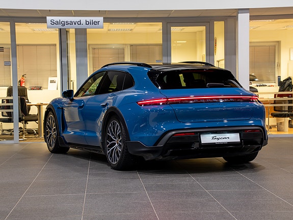 Porsche Taycan Cross Turismo 6 of 30