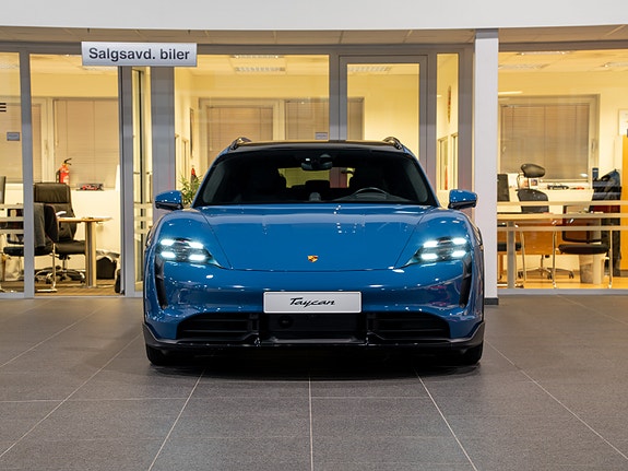 Porsche Taycan Cross Turismo 10 of 30