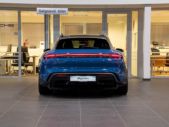 Porsche Taycan Cross Turismo 8 of 30