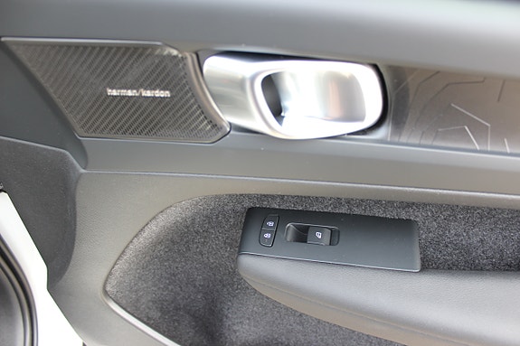 Volvo XC40 14 of 30