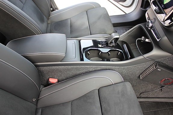 Volvo XC40 10 of 30