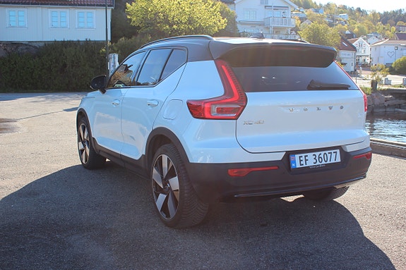 Volvo XC40 2 of 30