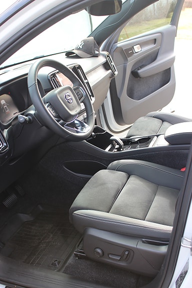 Volvo XC40 7 of 30