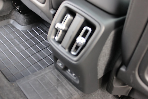 Volvo XC40 19 of 30