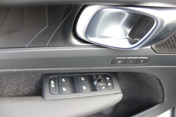 Volvo XC40 8 of 30