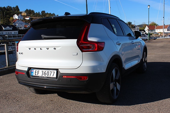 Volvo XC40 4 of 30
