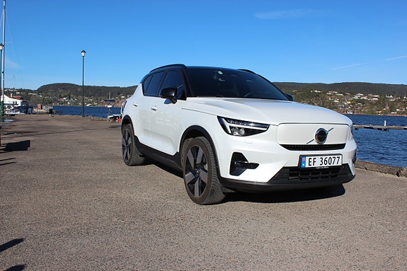 Volvo XC40 3 of 30