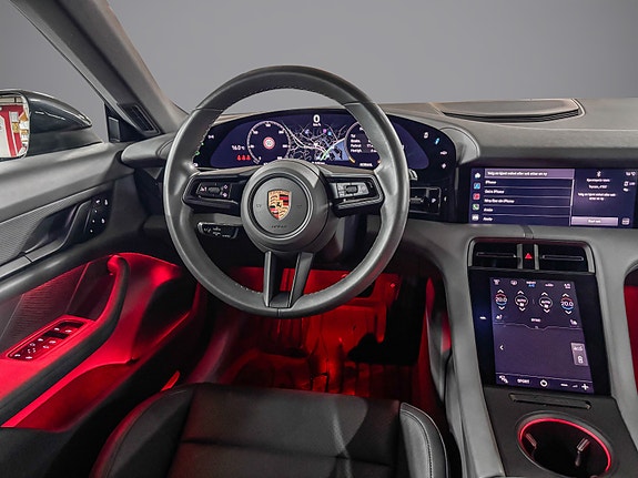 Porsche Taycan Cross Turismo 12 of 27