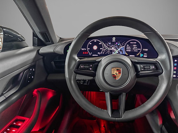 Porsche Taycan Cross Turismo 13 of 27