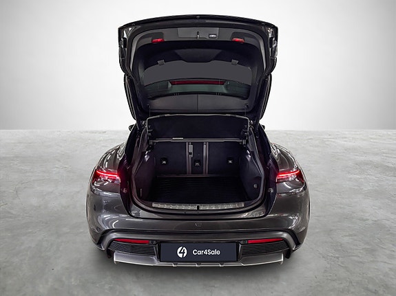 Porsche Taycan Cross Turismo 22 of 27