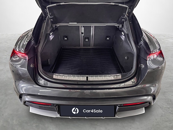 Porsche Taycan Cross Turismo 23 of 27