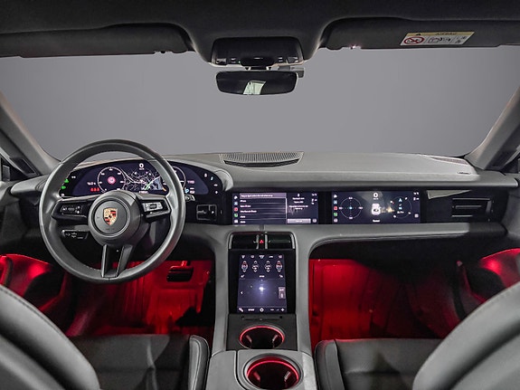 Porsche Taycan Cross Turismo 11 of 27