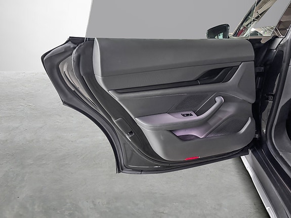 Porsche Taycan Cross Turismo 18 of 27