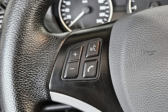 BMW 118i 24 of 30