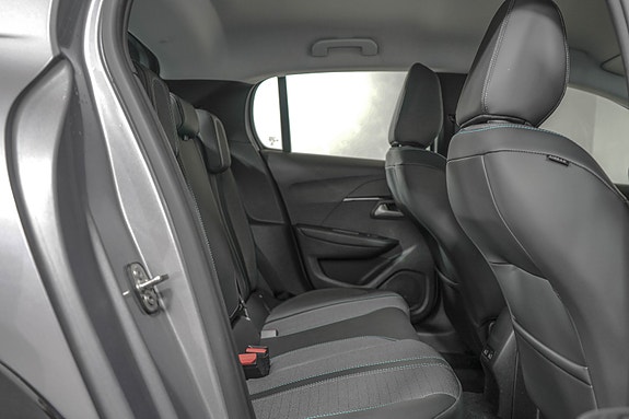 Peugeot e-208 8 of 20