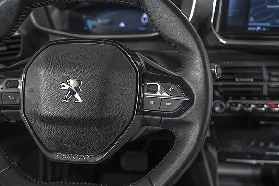 Peugeot e-208 15 of 20