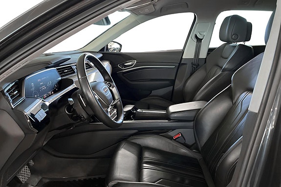 Audi e-tron 5 of 11
