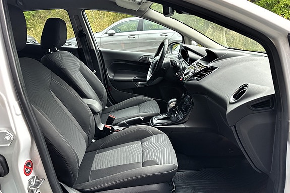 Ford Fiesta 14 of 26