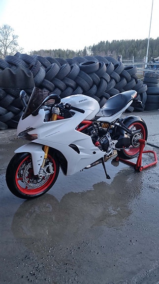Ducati SuperSport S 2 of 12