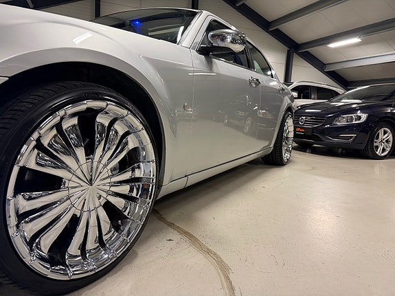Chrysler 300C 10 of 19