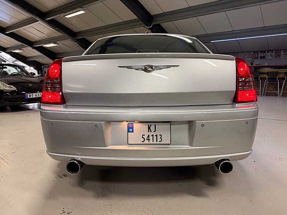 Chrysler 300C 4 of 19