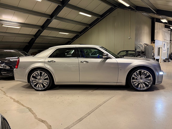 Chrysler 300C 6 of 19