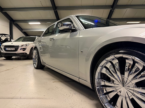 Chrysler 300C 12 of 19
