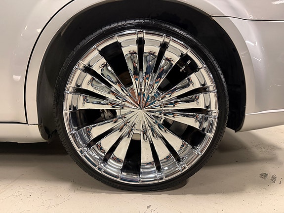 Chrysler 300C 9 of 19