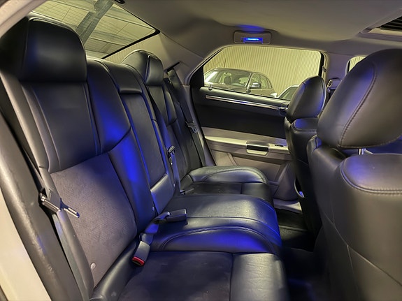 Chrysler 300C 18 of 19
