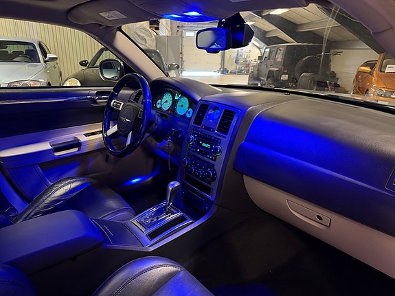 Chrysler 300C 13 of 19