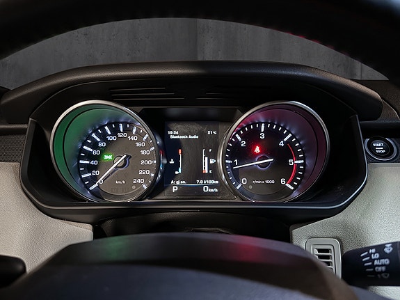 Land Rover Range Rover Sport 21 of 28