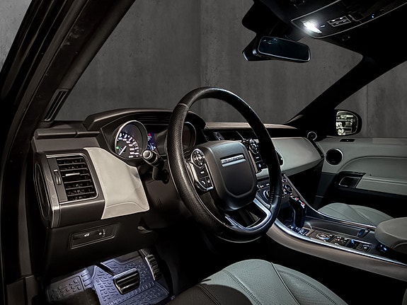 Land Rover Range Rover Sport 14 of 28